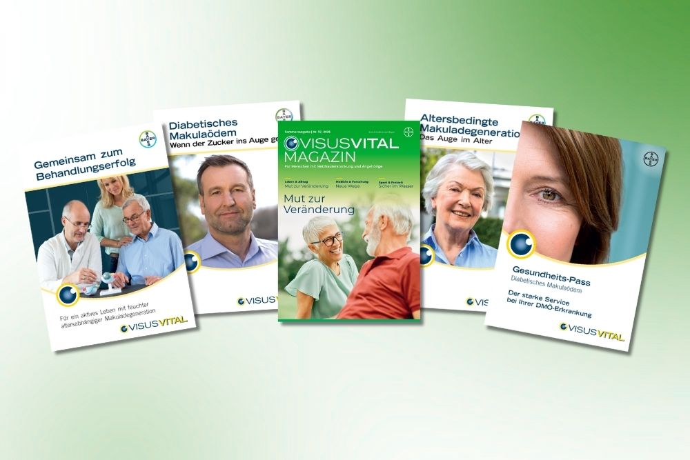 Vorschaubild Materialien für Patienten Verschiedene gefächerte Patientenmaterialien vor weißem Hintergrund mit grünem Farbverlauf